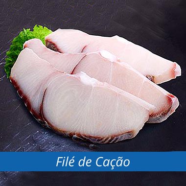 FILÉ DE CAÇÃO<br><br>POSTAS DE CAÇÃO. O Cação (Carcarhinus spp.) é um pescado de carne macia e delicada, tem sabor leve e não contém espinhas. Ideal é prepará-lo em receitas que contenham molho, como moquecas e caldeiradas, para preservar o seu líquido de composição e deixar as receitas mais suculentas.