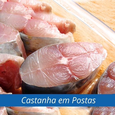 POSTAS DE CASTANHA<br><br>O castanha (Umbrina coroides) é comum na região localizada entre o Golfo do México e o Sul do Brasil. Chegam a medir até 35 cm de comprimento, possuindo o corpo prateado, com nove faixas verticais negras. De carne firme e rosada, tem sabor marcante e textura agradável.